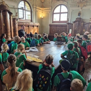 Unsere Volksschüler im Stift Reichersberg