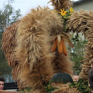 Festzug mit der Erntekrone