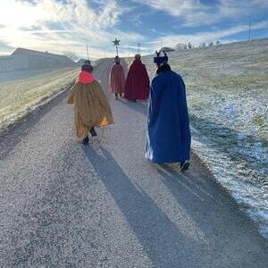 Die Sternsinger unterwegs.