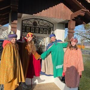 Die Sternsinger unterwegs.