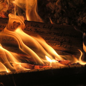    Holzscheit mit Text                            