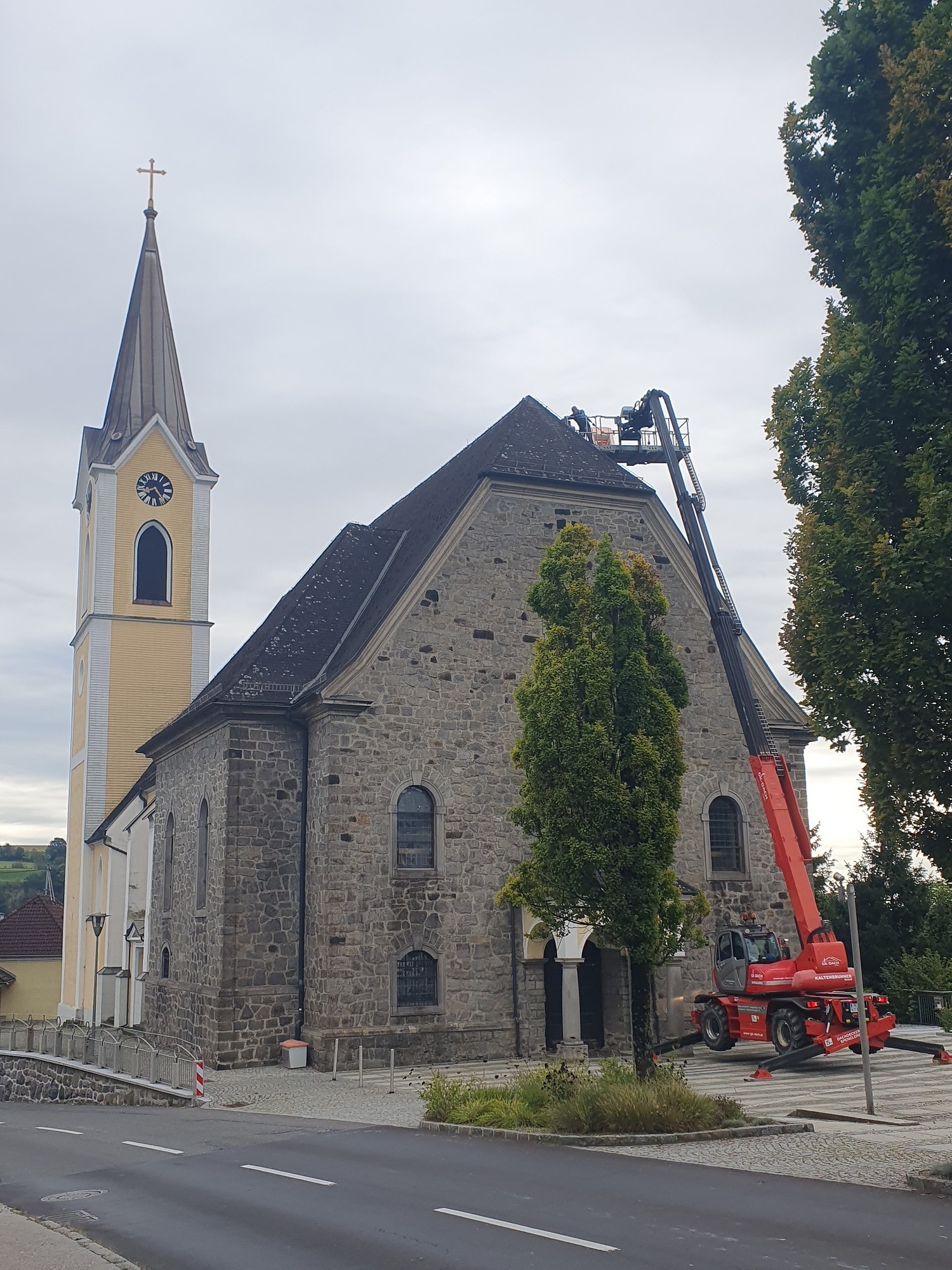Kirche mit Steiger