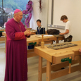 Bischof Ludwig Schwarz besucht die HTBLA Hallstatt. © HTBLA Hallstatt 
