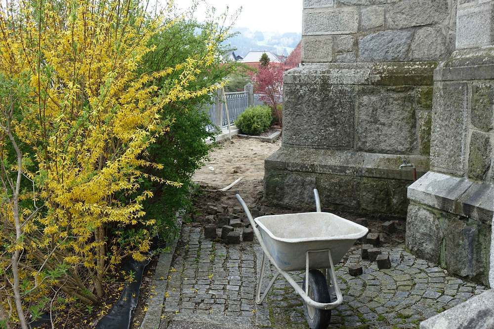 Weg beim Turm