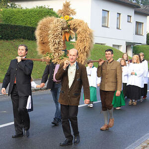 Festzug mit der Erntekrone